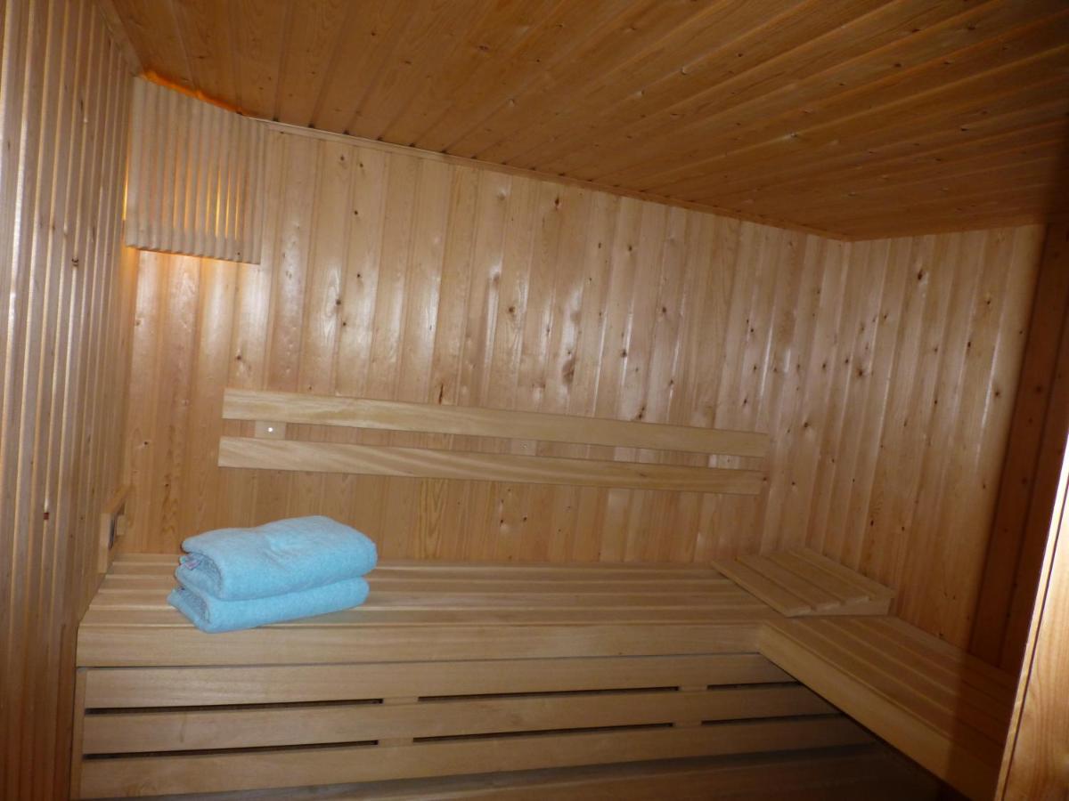 Vakantiehuis Onder De Peppel Met Sauna En Jacuzzi Wijk en Aalburg Exterior photo